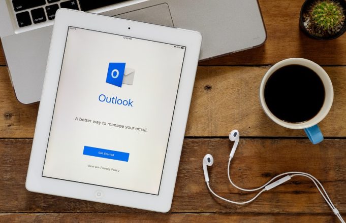 Microsoft issues alert over Outlook hack